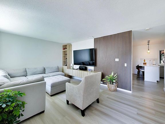 3rd image of 5308 Cinema Dr E