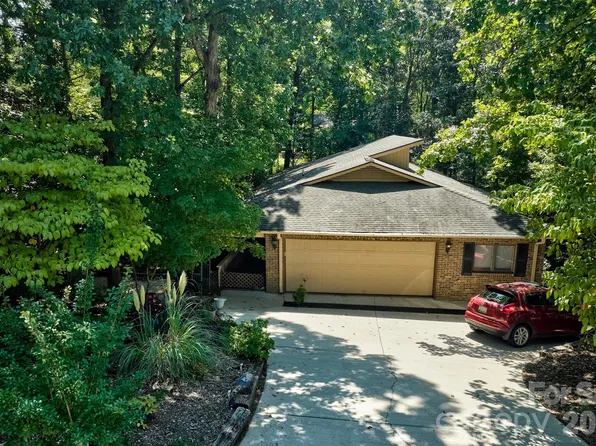 9 Cove Rd, Lake Wylie, SC 29710