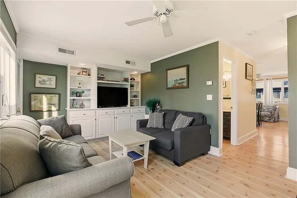 2 bed, 1.0 bath, 1181 sqft, $4,000 — Photo 4