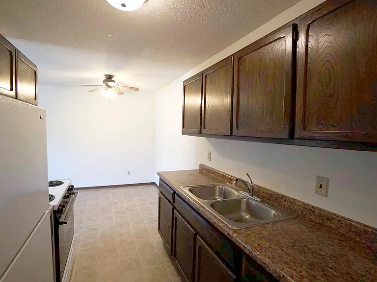 Corinthian Apartments — Photo 19
