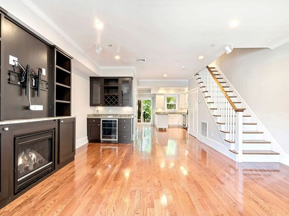 257 W 3rd St UNIT 3