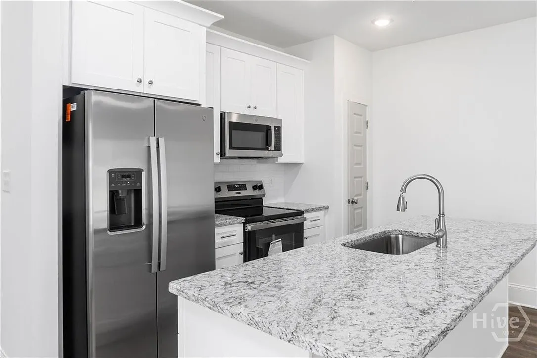 2 bed, 2.5 bath, 1800 sqft, $1,695 — Photo 2