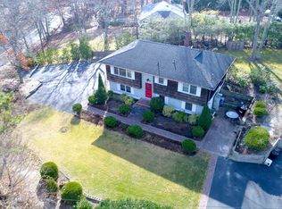 1 Chestnut Ln, East Quogue, NY 11942