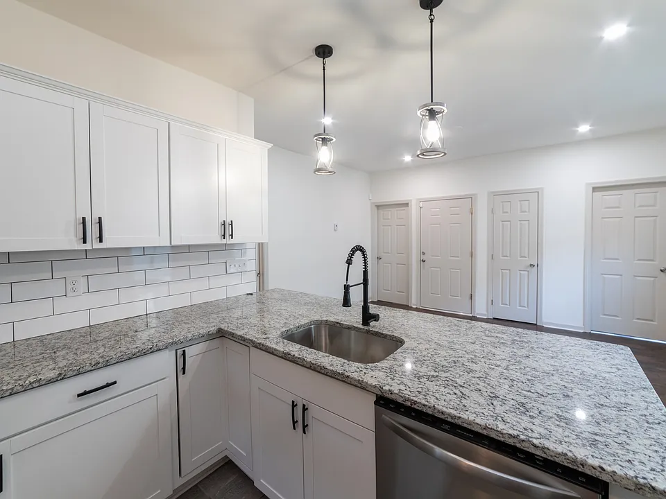 84 Sheffield Ave #1