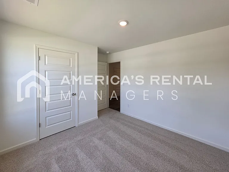 324 Oakmont Cir — Photo 11