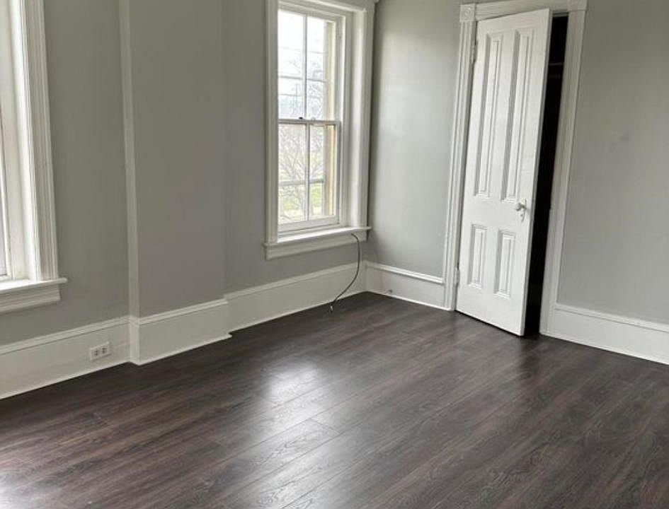 2nd image of 1612 Memorial Ave #2