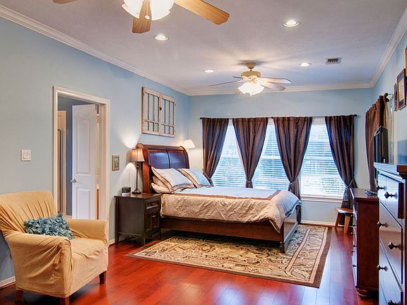 2nd image of 4421 Edinburgh Pl
