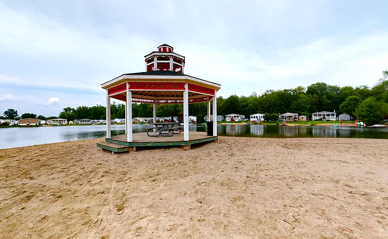 Pinewood on the Lake — Photo 7