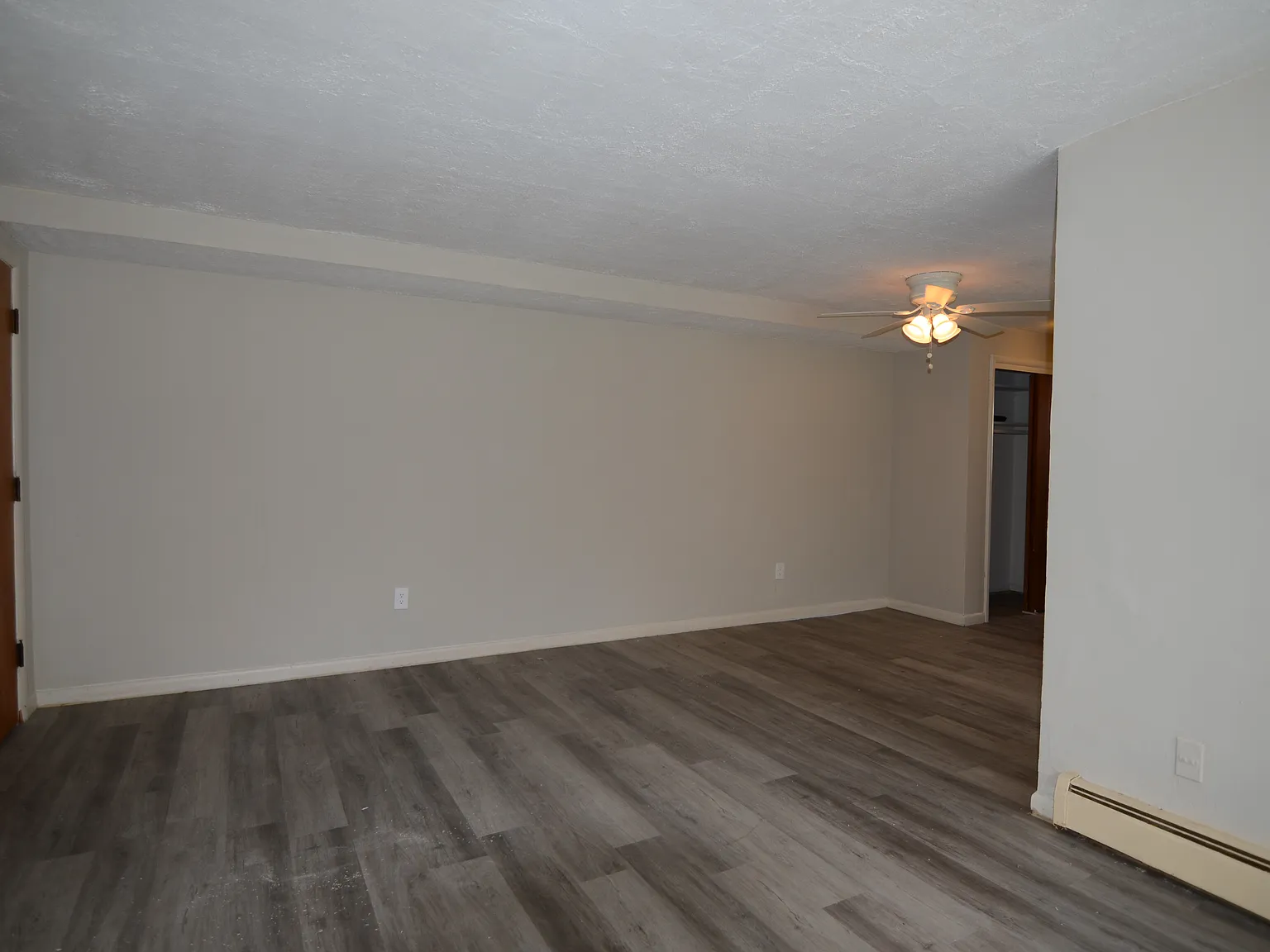 1 bed, 700 sqft, $995 — Photo 2