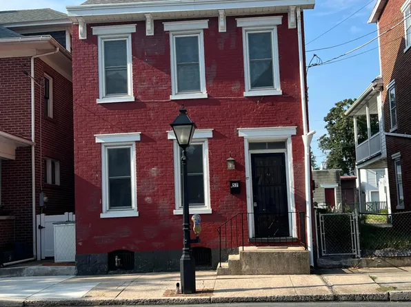 57 E North St, Carlisle, PA 17013