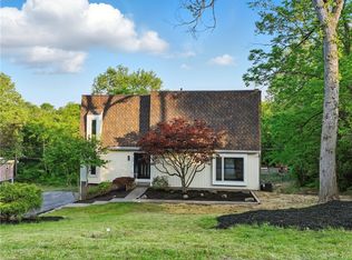 2652 Lindenwood Dr, Pittsburgh, PA 15241