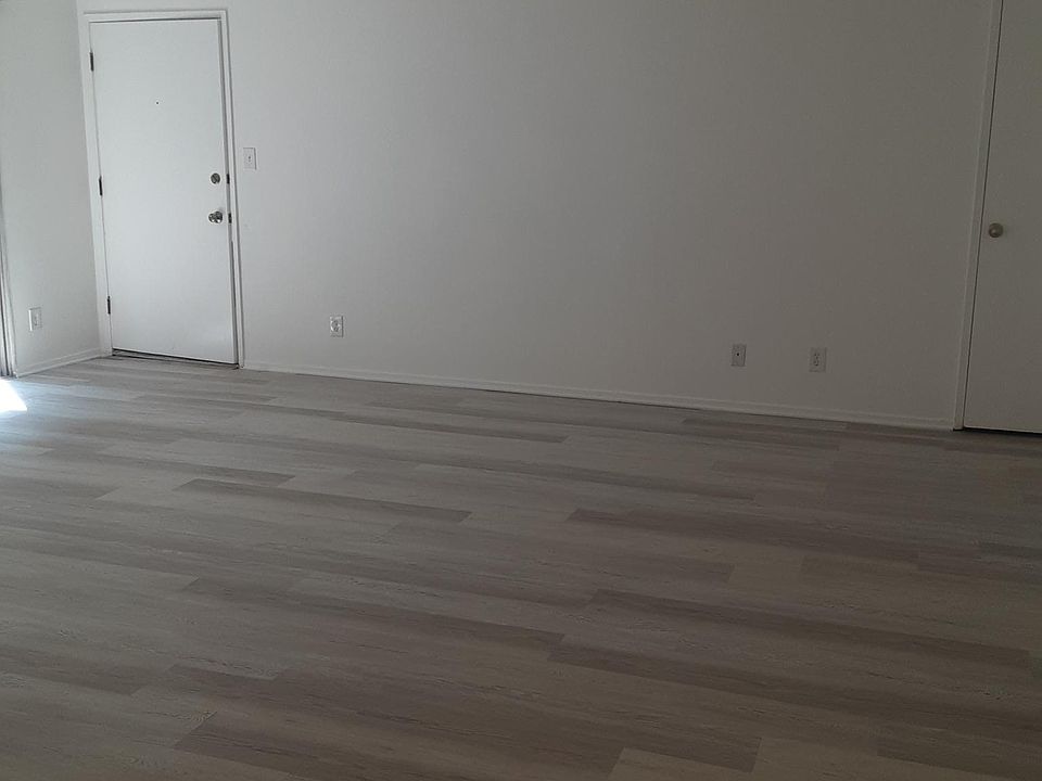 *IMAGES: Model Unit - Living room