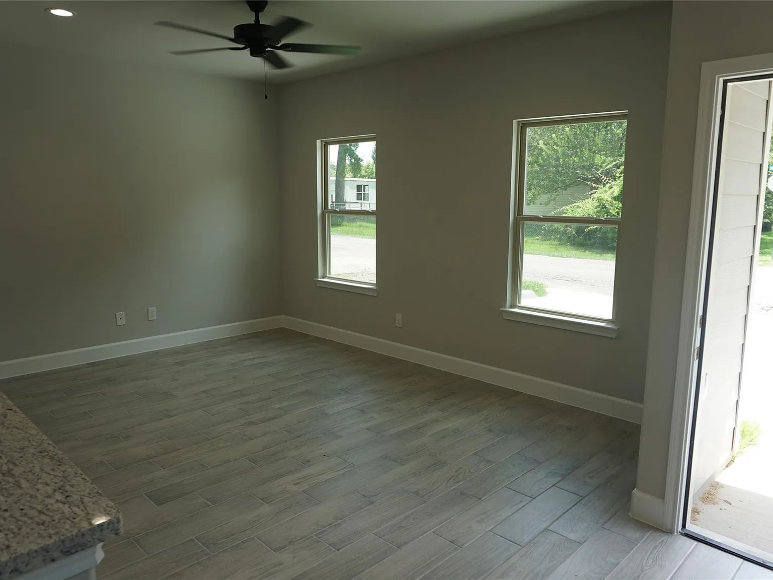 2 bed, 2.0 bath, 949 sqft, $1,350 — Photo 3