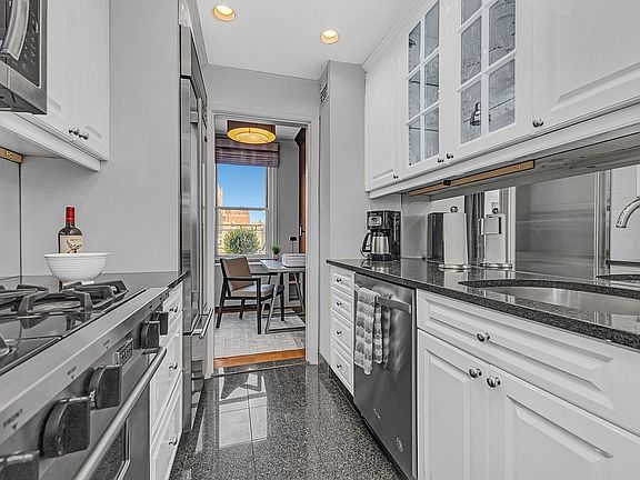 4th image of 207 E 74th St #Phg