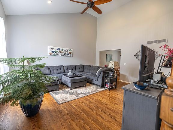 3rd image of 576 Cove View Dr