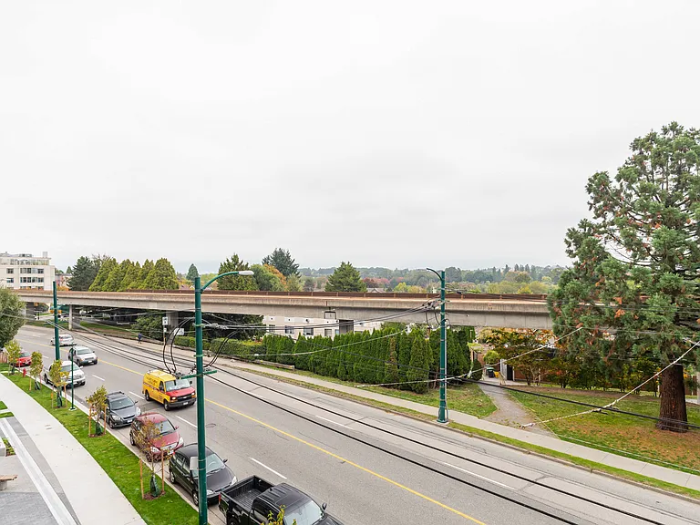 3655 Victoria Dr — Photo 21