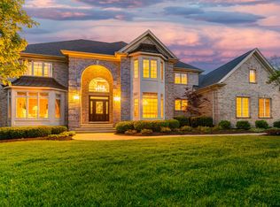 38W185 Heritage Oaks Dr, St Charles, IL 60175