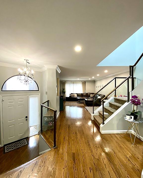 1st image of 22 Clubside Dr