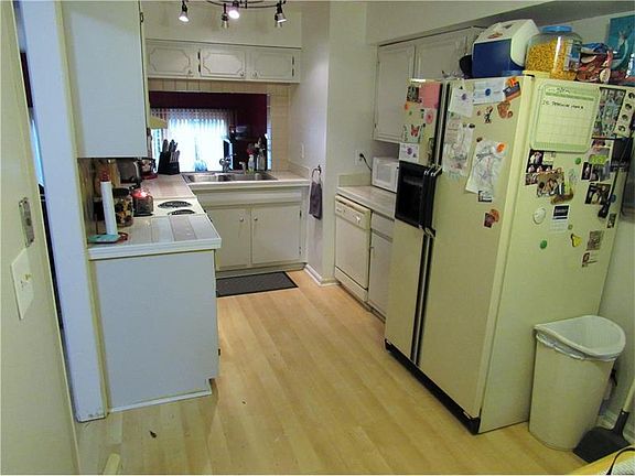 5th image of 1228 Pennsbury Blvd