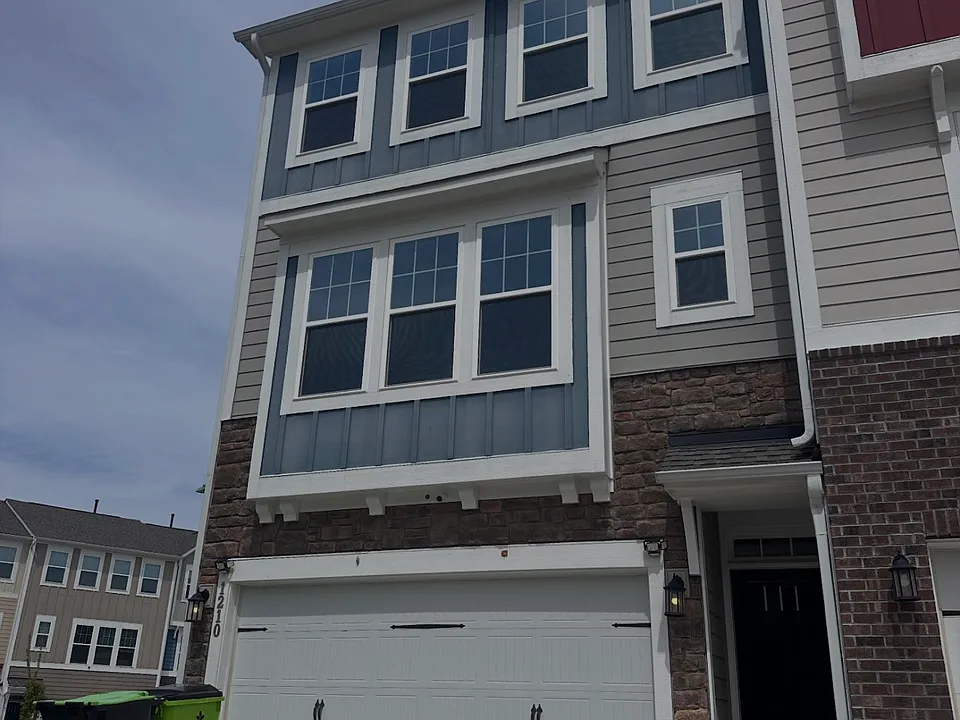 1210 Freeport Dr