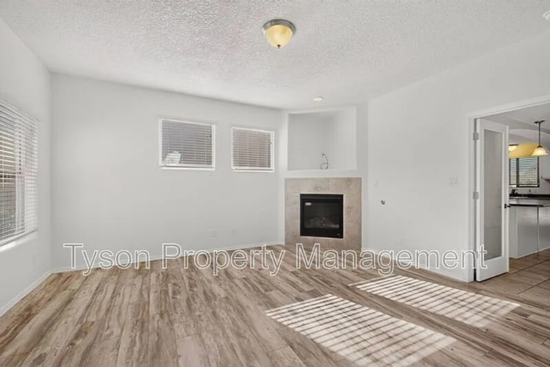3 bed, 2.0 bath, 1594 sqft, $2,200 — Photo 3