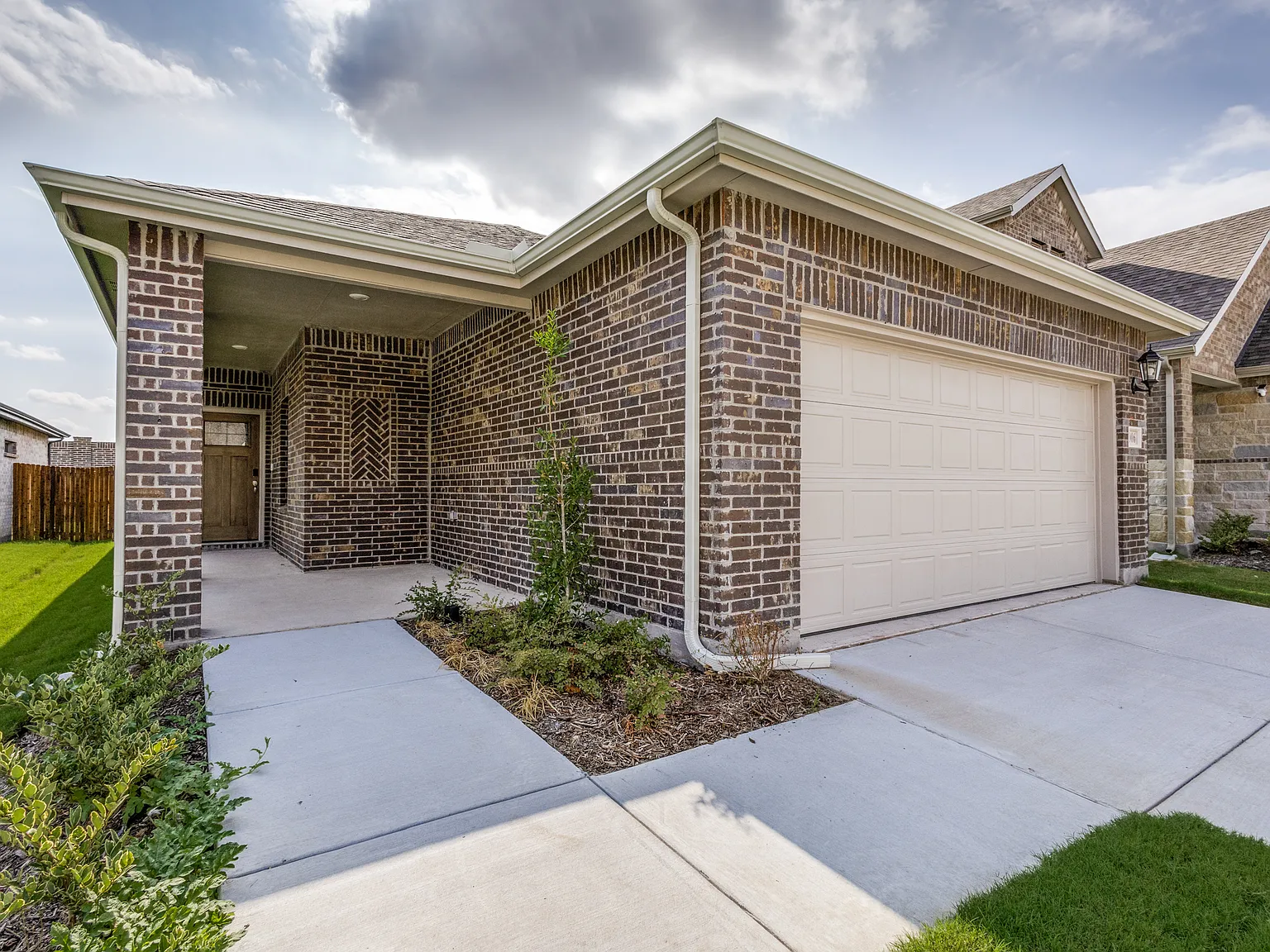 3 bed, 1381 sqft, $2,100 — Photo 3