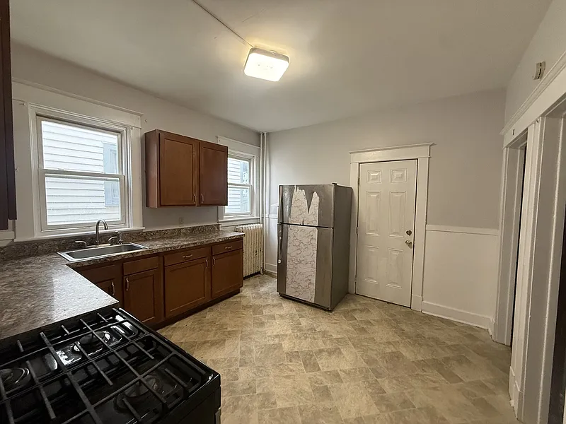 635 Myrtle Ave — Photo 2