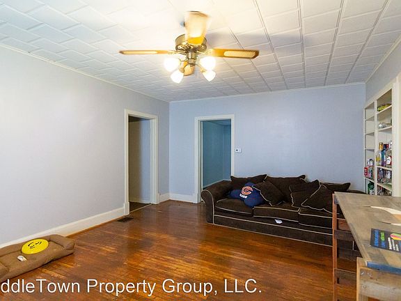 4th image of 815 W University Ave