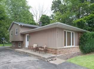 521 N Oplaine Rd, Gurnee, IL 60031