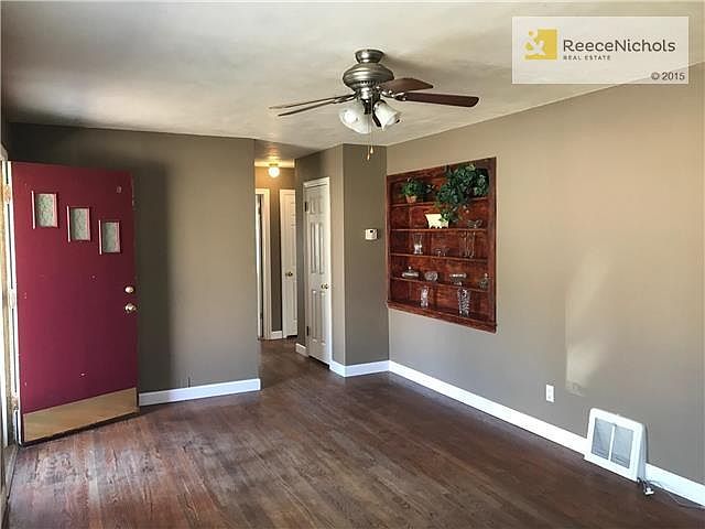 Hardwood floors and a great built in area in the living room. Ceiling fan and recently painted.