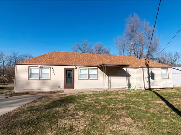 2605 Green Valley Rd, Saint Joseph, MO 64505