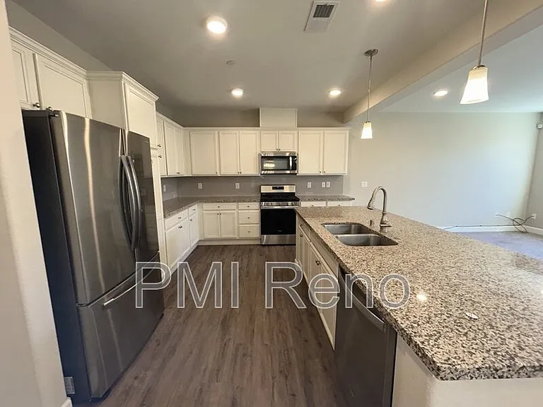 1795 Dark Horse Rd #C — Photo 8
