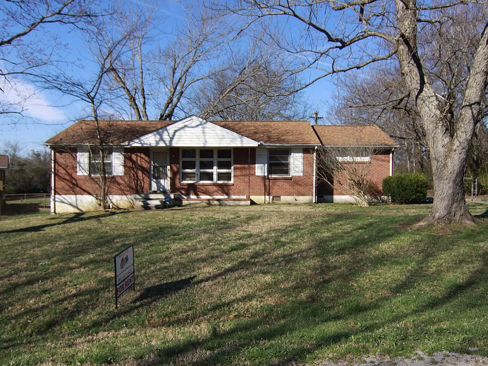 4 Hillsboro Rd