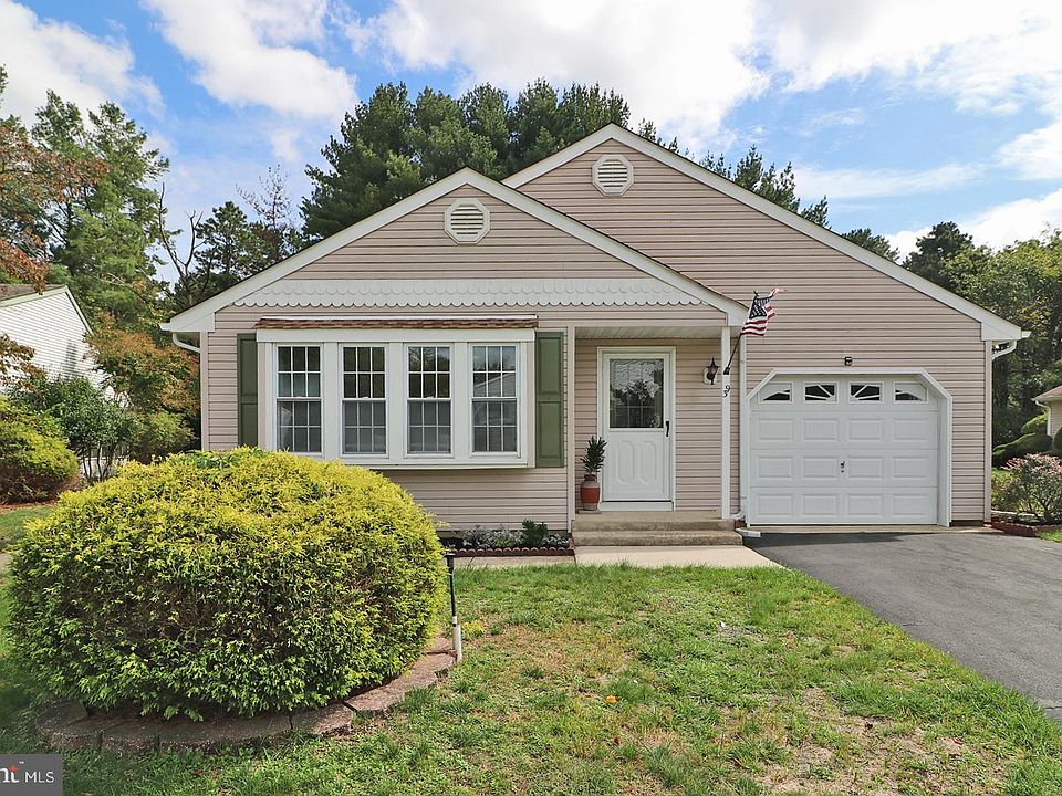 1st image of 39 Birchwood Dr