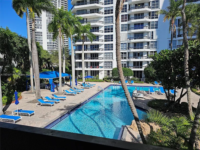 3600 Mystic Pointe Dr #1607 — Photo 18