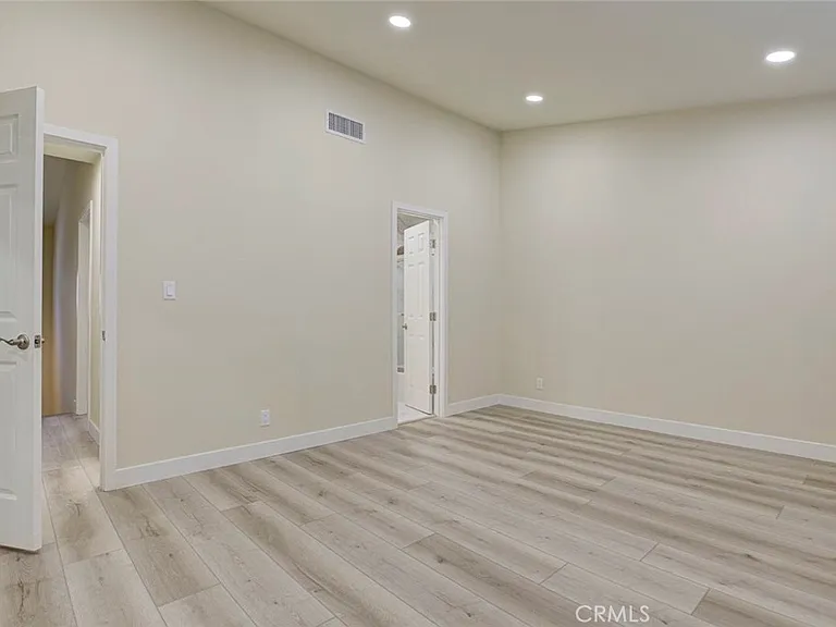 7409 Woodman Ave — Photo 33