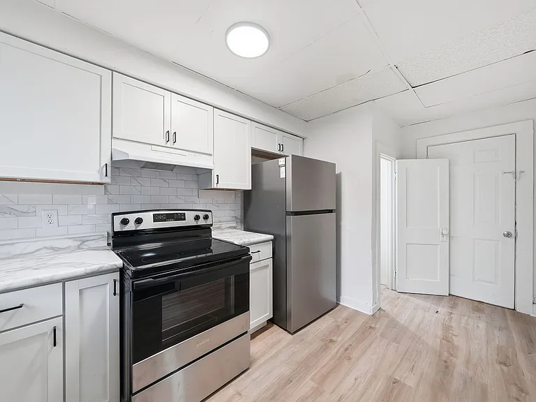 1211 Emily St — Photo 4