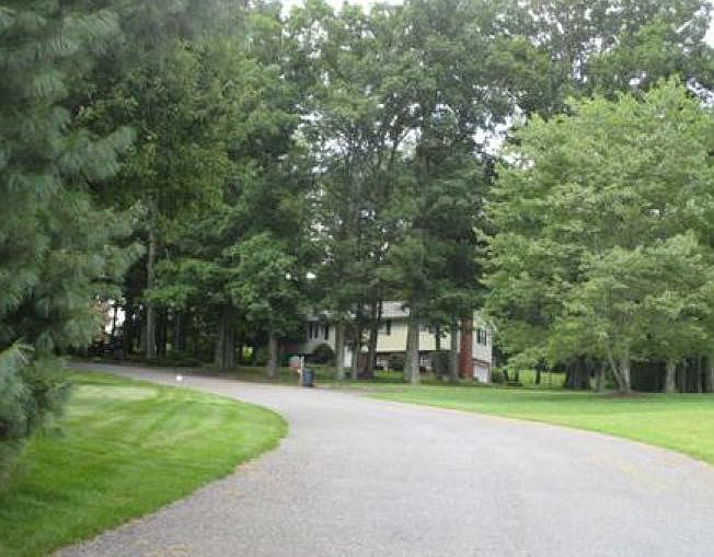 2nd image of 79 Red Oak Ter