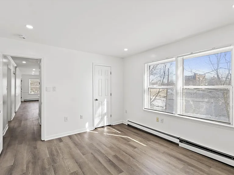 17 Holsman St #2 — Photo 9