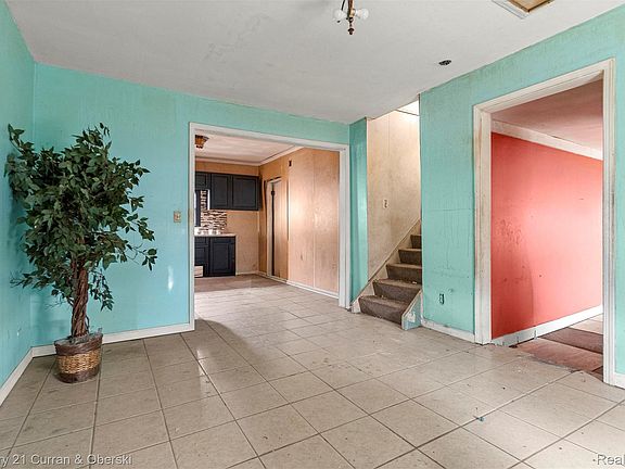 5th image of 1270 E 1st St