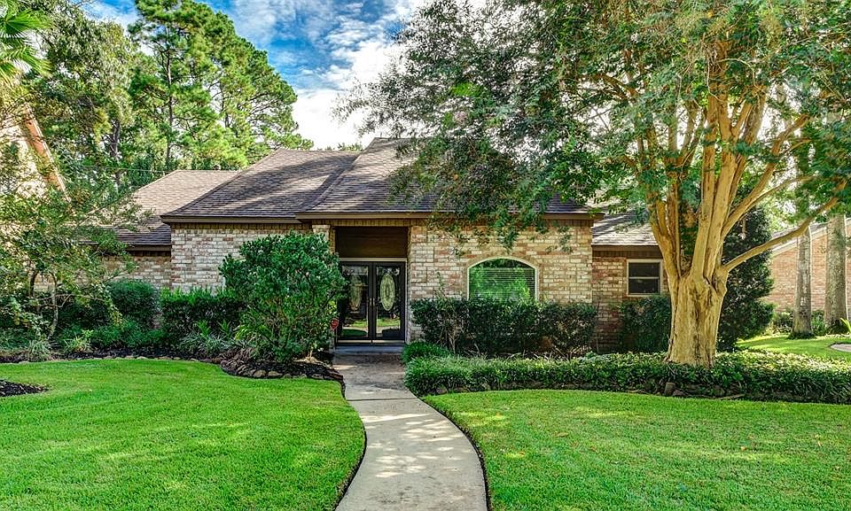 1st image of 15130 Carols Way Dr