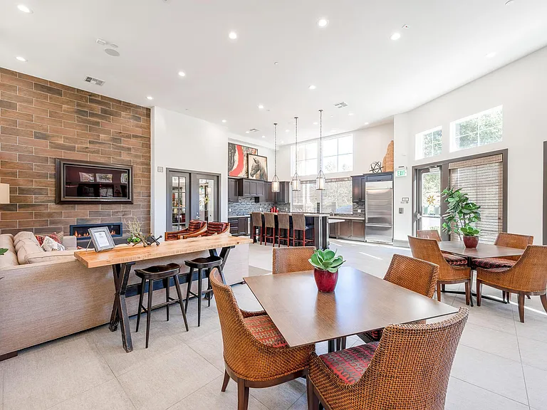 Sendero Gateway Apartment Homes — Photo 24