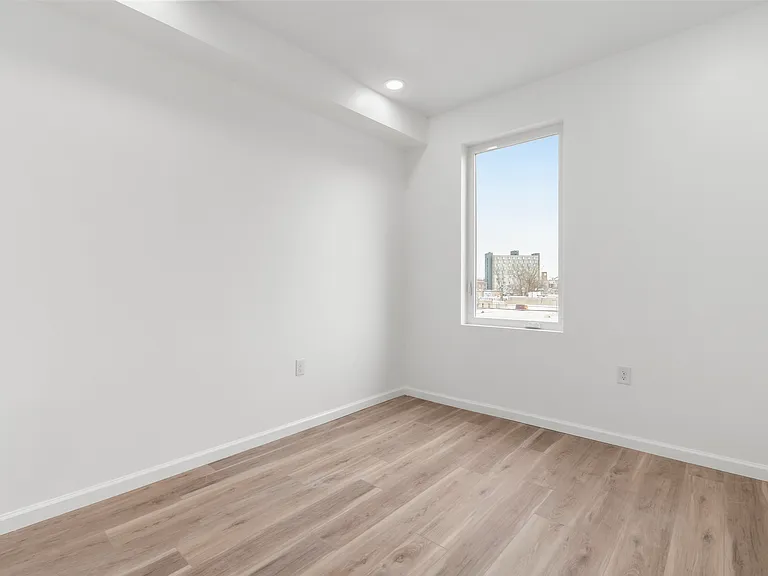 5061 Parrish St #1 — Photo 3
