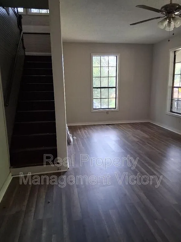 4 bed, 3.0 bath, 1296 sqft, $1,800 — Photo 3