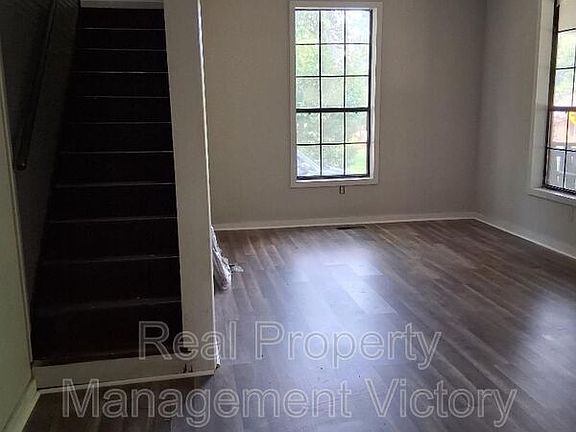 3rd image of 1116 Potter Ave