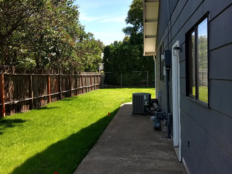 1833 Fern Ave — Photo 2