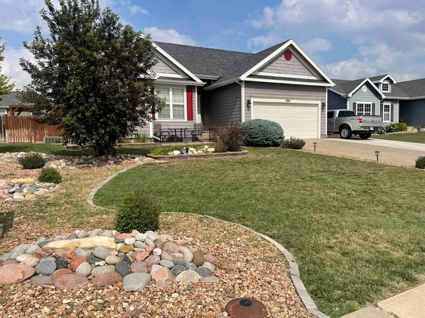 2914 Indian Trl, Hays, KS 67601