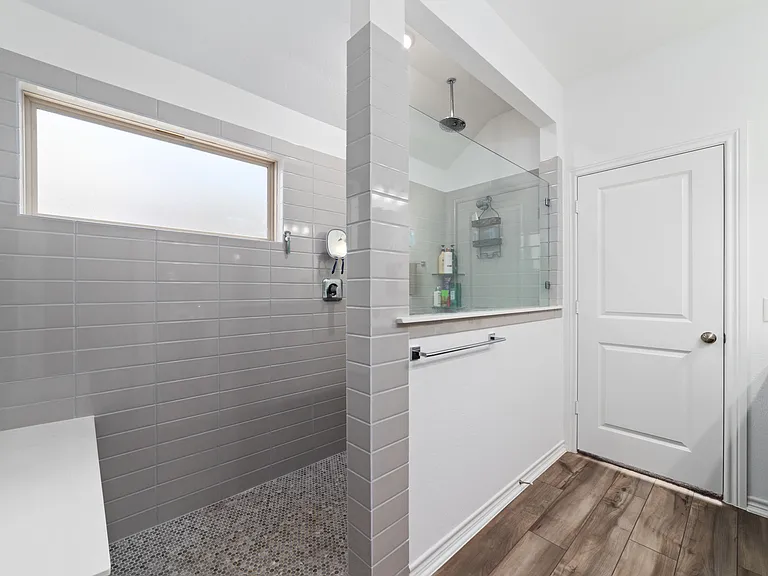 1224 Seaside Cove Ln — Photo 3