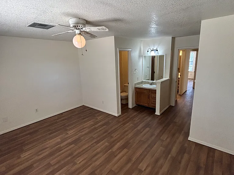 4025 Mary Cir #C — Photo 13