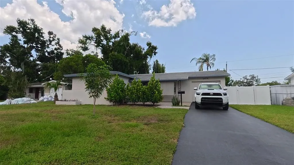 3 bed, 2.0 bath, 1090 sqft, $2,800 — Photo 2